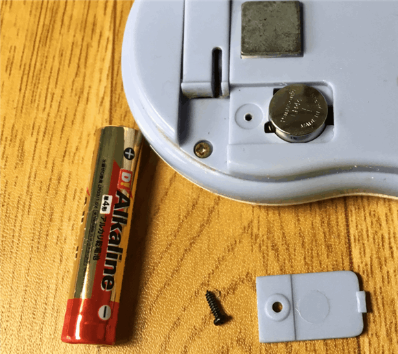 キッチンタイマーの電池はボタン電池か単４乾電池。